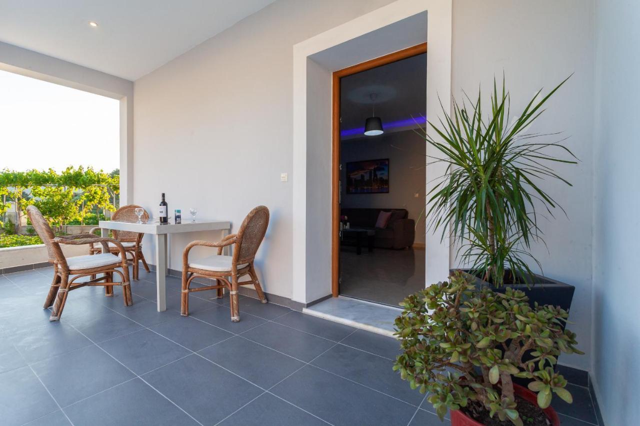 Апартаменты Garden House Кремасти Экстерьер фото